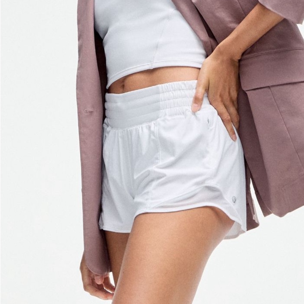 Lululemon Athletica White Hotty Hot Shorts- high rise- 2.5 inseam!!!